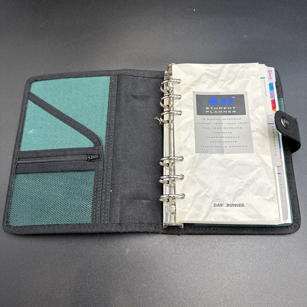 Vintage‎ Day Runner Organizer Planner 411 ~ 6 Ring Snap Closure 7.5x 5.25